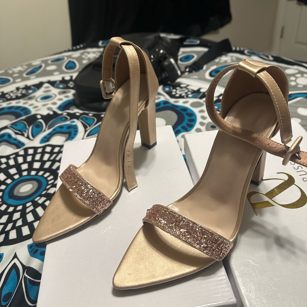 I’m selling3 pairs of heels - Picture 2 of 4